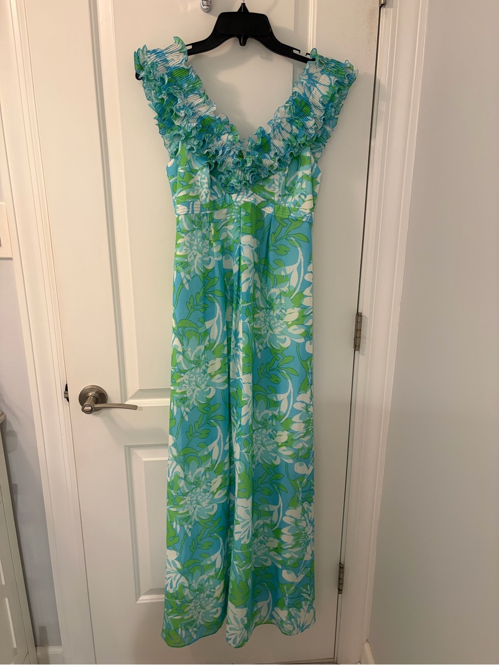Amber maxi dress size 4 Aqua & Green Floral One-Piece Dress with Ruffle V-Neck